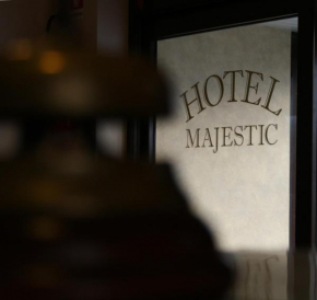 Гостиница Hotel Majestic  Сан-Джулиано-Миланезе